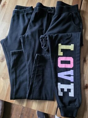 Cat & Jack Black Pants & Sweatpants with LOVE Graphic